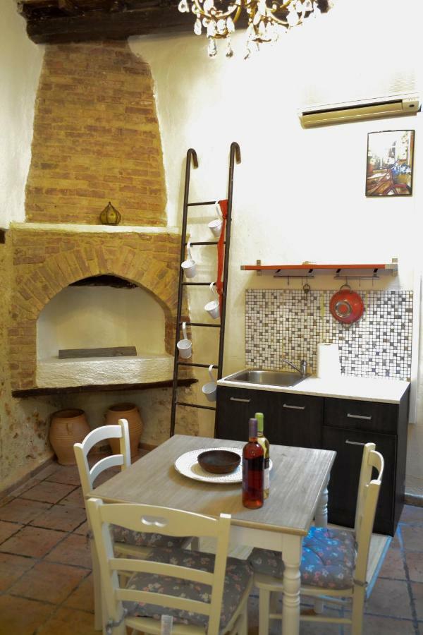 Yro * Chania (Crete)