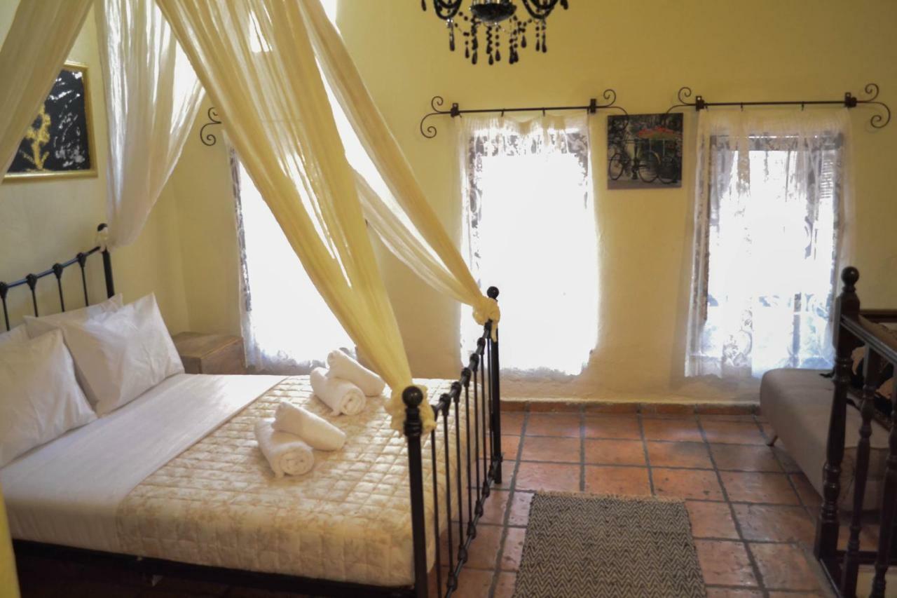 Yro * Chrissi Akti Chania